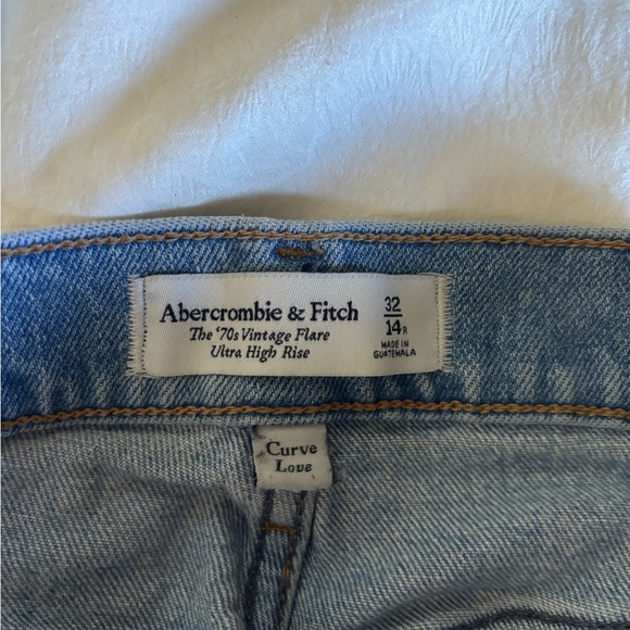 Abercrombie Curve Love High Rise Flare Jeans - Picture 2 of 4